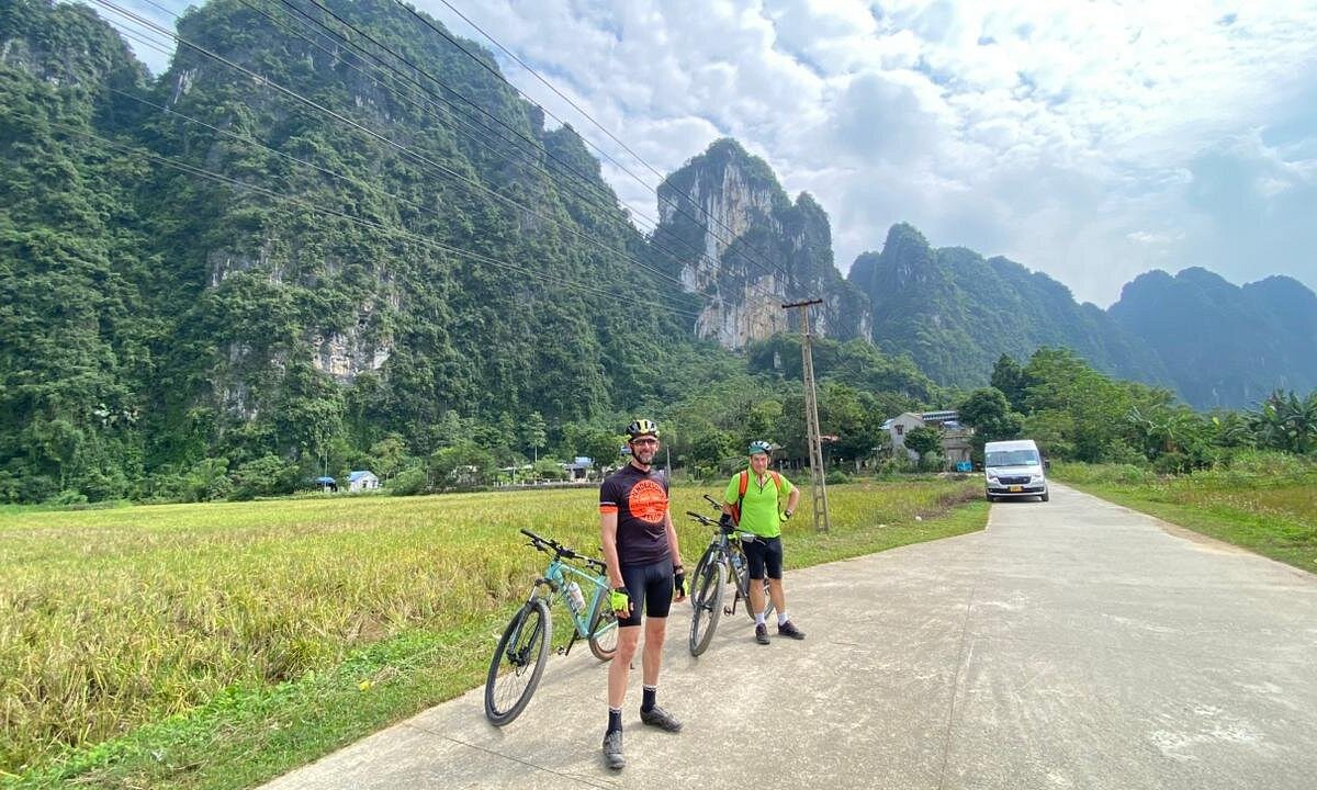 Bicycle Tour North Vietnam Thac Ba Lake, Ba Be National Park 4 Days